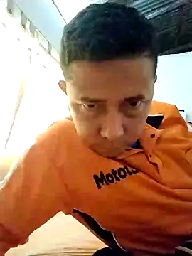 Lachuchaenlacara1988 online show from February 8, 2025, 4:04 pm