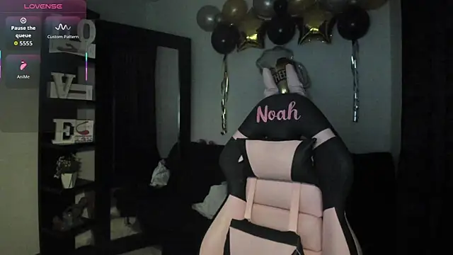 Snapshot of NoahWilliams_ chatting on October 3, 2025, 9:05 pm NoahWilliams online show from October 3, 2025, 9:05 pm