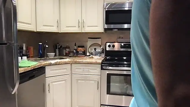 BigGuyMuscle online show from November 9, 2025, 9:30 pm