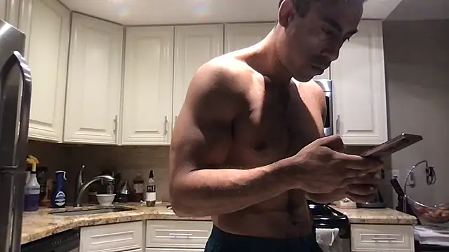 BigGuyMuscle online show from November 18, 2025, 2:49 am