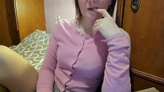 Snapshot of HolmesAriana chatting on September 16, 2025, 1:56 pm HolmesAriana online show from September 16, 2025, 1:56 pm