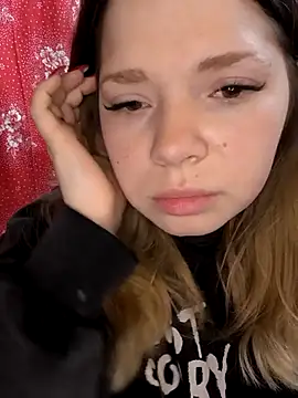 Snapshot of Zuli_Kiska chatting on February 17, 2026, 11:57 pm Zuli Kiska online show from February 17, 2026, 11:57 pm