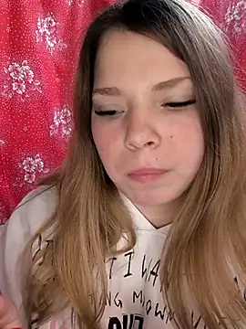 Snapshot of Zuli_Kiska chatting on February 5, 2026, 8:15 pm Zuli Kiska online show from February 5, 2026, 8:15 pm