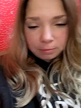 Snapshot of Zuli_Kiska chatting on January 10, 2026, 8:15 pm Zuli Kiska online show from January 10, 2026, 8:15 pm