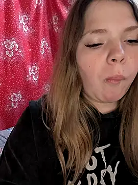 Snapshot of Zuli_Kiska chatting on December 20, 2025, 9:06 pm Zuli Kiska online show from December 20, 2025, 9:06 pm