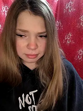 Snapshot of Zuli_Kiska chatting on December 17, 2025, 8:47 pm Zuli Kiska online show from December 17, 2025, 8:47 pm