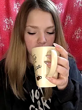 Snapshot of Zuli_Kiska chatting on January 5, 2026, 7:06 pm Zuli Kiska online show from January 5, 2026, 7:06 pm