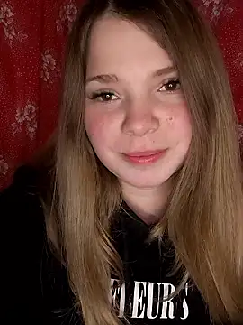 Snapshot of Zuli_Kiska chatting on January 17, 2026, 8:23 pm Zuli Kiska online show from January 17, 2026, 8:23 pm