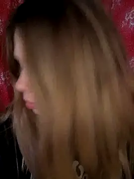 Snapshot of Zuli_Kiska chatting on December 22, 2025, 11:21 am Zuli Kiska online show from December 22, 2025, 11:21 am