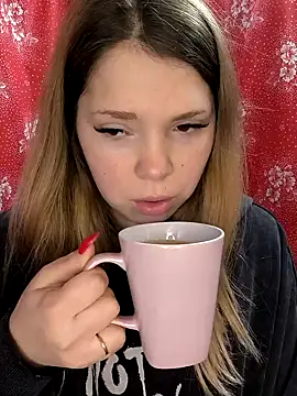 Snapshot of Zuli_Kiska chatting on February 16, 2026, 7:40 am Zuli Kiska online show from February 16, 2026, 7:40 am