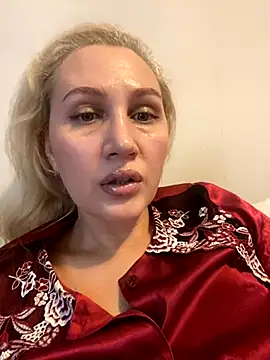 Snapshot of YourBlondee chatting on November 24, 2025, 3:28 am YourBlondee online show from November 24, 2025, 3:28 am