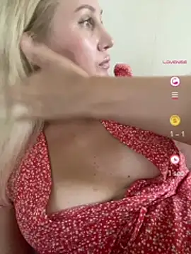 Snapshot of YourBlondee chatting on July 14, 2026, 2:05 am YourBlondee online show from July 14, 2026, 2:05 am