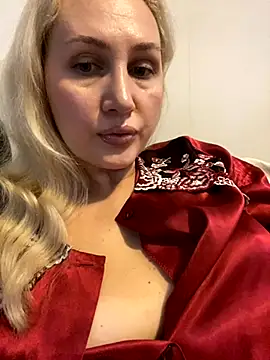 Snapshot of YourBlondee chatting on November 6, 2025, 1:53 am YourBlondee online show from November 6, 2025, 1:53 am