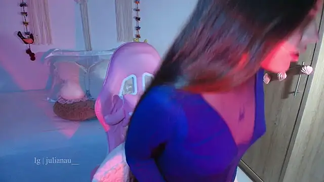 iriswest  online show from April 3, 2026, 1:01 am