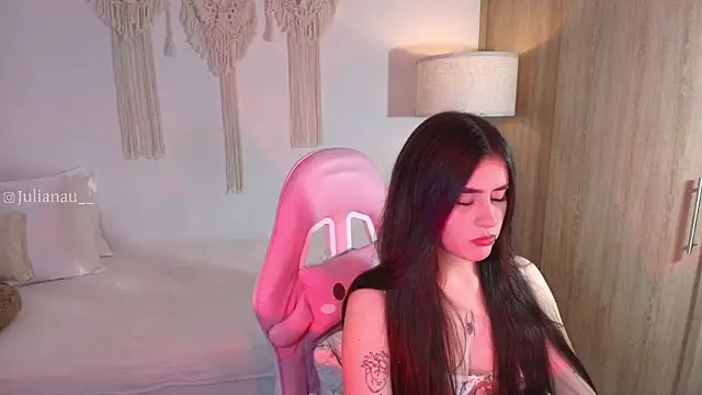 Snapshot of iriswest_ chatting on December 3, 2025, 12:12 am iriswest online show from December 3, 2025, 12:12 am