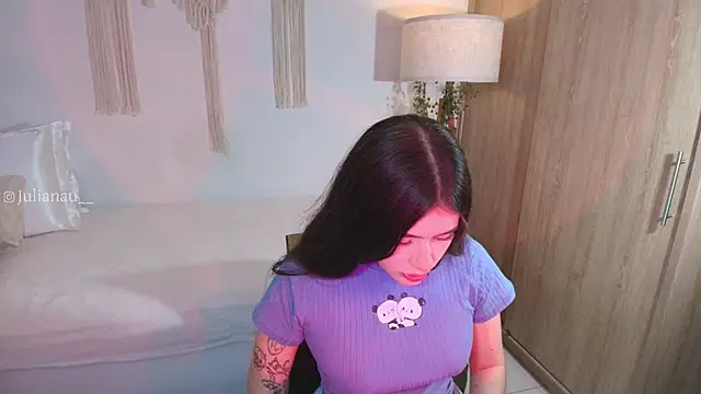 Snapshot of iriswest_ chatting on November 22, 2025, 12:43 am iriswest online show from November 22, 2025, 12:43 am