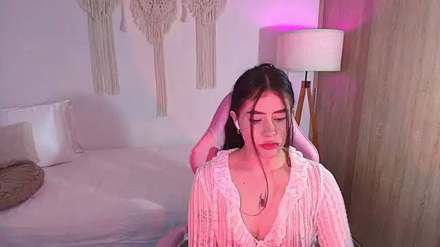 Snapshot of iriswest_ chatting on December 3, 2025, 11:36 pm iriswest online show from December 3, 2025, 11:36 pm