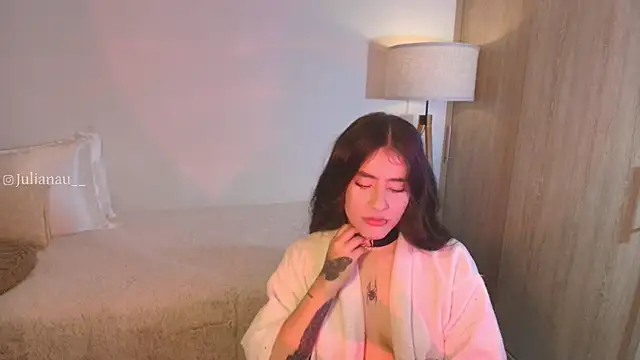 Snapshot of iriswest_ chatting on October 31, 2025, 11:55 pm iriswest online show from October 31, 2025, 11:55 pm