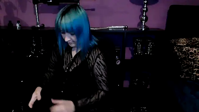 Snapshot of beauty-of-pain chatting on May 4, 2026, 7:17 pm beauty-of-pain online show from May 4, 2026, 7:17 pm