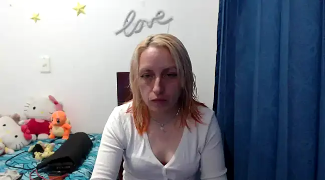 kittykalor09 online show from December 8, 2024, 11:40 pm