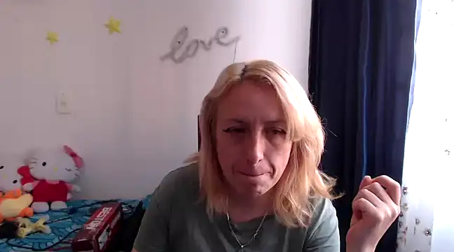 kittykalor09 online show from December 5, 2024, 2:28 pm