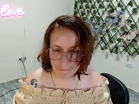 kittykalor09 online show from April 18, 2026, 3:14 pm