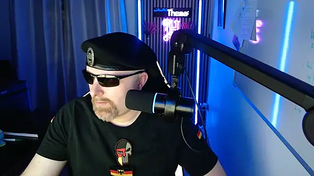 Snapshot of DerPornoPete chatting on July 18, 2026, 10:29 pm DerPornoPete online show from July 18, 2026, 10:29 pm