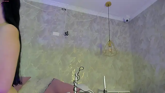 danaythamara1 online show from November 6, 2025, 8:35 pm