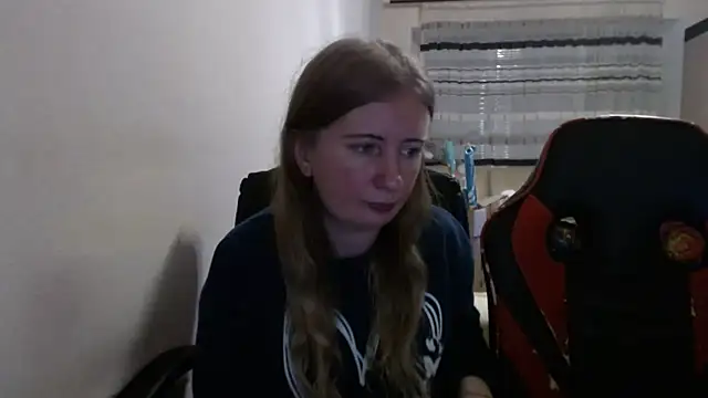 Snapshot of PeterAndJen chatting on December 2, 2025, 7:15 pm PeterAndJen online show from December 2, 2025, 7:15 pm