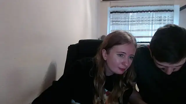 Snapshot of PeterAndJen chatting on December 5, 2025, 1:10 pm PeterAndJen online show from December 5, 2025, 1:10 pm