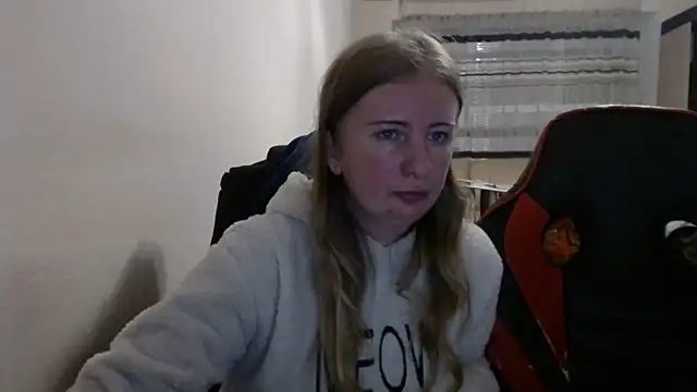 Snapshot of PeterAndJen chatting on November 8, 2025, 7:39 pm PeterAndJen online show from November 8, 2025, 7:39 pm