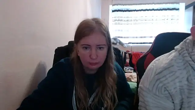 Snapshot of PeterAndJen chatting on October 31, 2025, 7:27 am PeterAndJen online show from October 31, 2025, 7:27 am