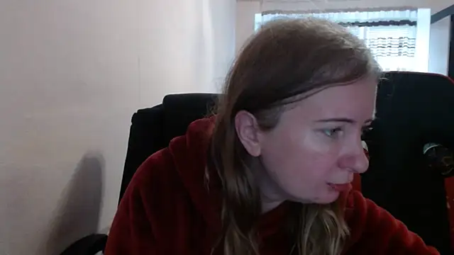 Snapshot of PeterAndJen chatting on November 13, 2025, 8:29 am PeterAndJen online show from November 13, 2025, 8:29 am