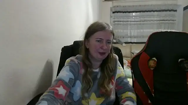 Snapshot of PeterAndJen chatting on November 24, 2025, 7:58 pm PeterAndJen online show from November 24, 2025, 7:58 pm