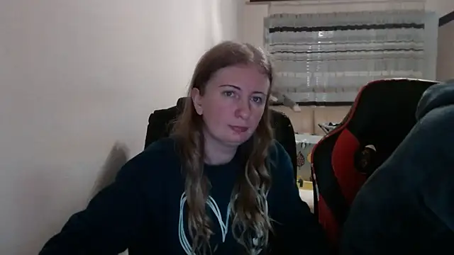 Snapshot of PeterAndJen chatting on December 4, 2025, 7:35 pm PeterAndJen online show from December 4, 2025, 7:35 pm