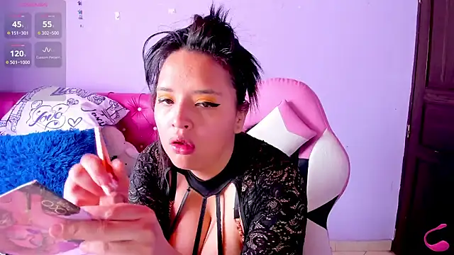 crissn0707 online show from November 4, 2025, 12:09 pm