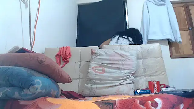 Snapshot of womancute chatting on December 16, 2025, 6:17 am womancute online show from December 16, 2025, 6:17 am