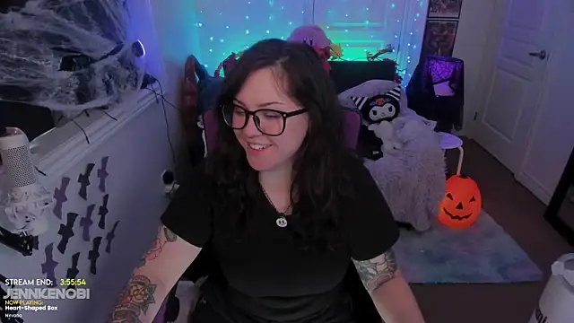 JennKenobi online show from October 28, 2025, 2:38 pm