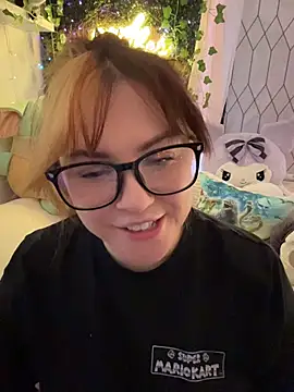 JennKenobi online show from July 16, 2026, 2:47 pm