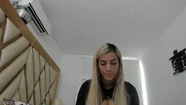 Snapshot of briana_wonder69xxx chatting on May 27, 2026, 2:35 pm briana wonder69xxx online show from May 27, 2026, 2:35 pm