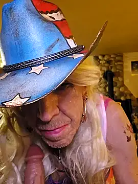 Snapshot of CROSSCOUNTRY1 chatting on February 8, 2025, 11:24 pm CROSSCOUNTRY1 online show from February 8, 2025, 11:24 pm