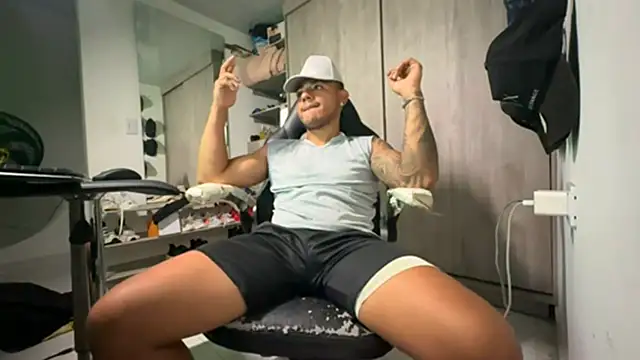 Snapshot of jordylatin20 chatting on November 10, 2025, 12:15 am jordylatin20 online show from November 10, 2025, 12:15 am