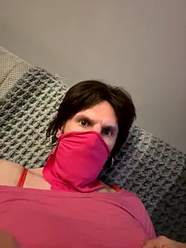 petuletra online show from November 15, 2025, 2:26 am