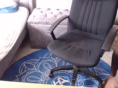 Snapshot of ebonybbwcouples chatting on October 29, 2025, 12:37 pm ebonybbwcouples online show from October 29, 2025, 12:37 pm