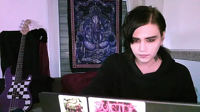 Snapshot of sademobeer chatting on March 17, 2026, 7:28 pm sademobeer online show from March 17, 2026, 7:28 pm