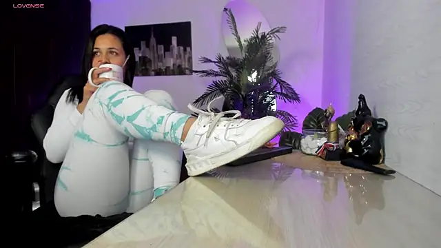 Snapshot of Amaia_Bushida chatting on November 11, 2025, 2:28 am Amaia Bushida online show from November 11, 2025, 2:28 am