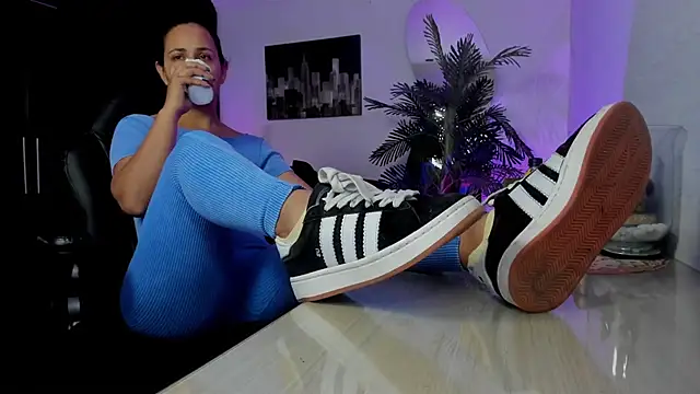 Snapshot of Amaia_Bushida chatting on February 19, 2026, 2:30 am Amaia Bushida online show from February 19, 2026, 2:30 am