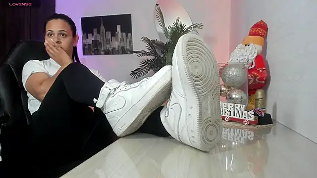 Snapshot of Amaia_Bushida chatting on November 25, 2025, 2:12 am Amaia Bushida online show from November 25, 2025, 2:12 am