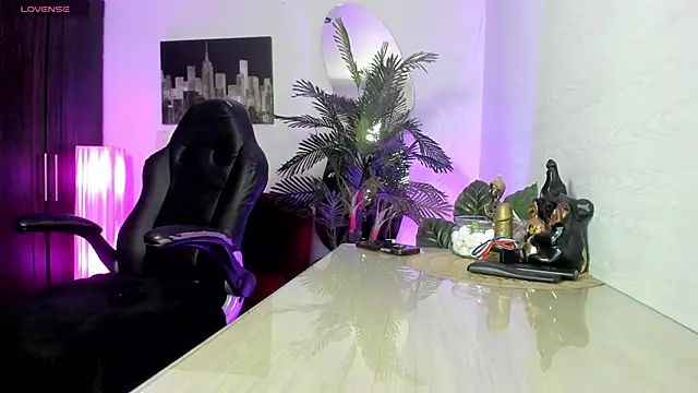 Snapshot of Amaia_Bushida chatting on November 7, 2025, 2:16 am Amaia Bushida online show from November 7, 2025, 2:16 am