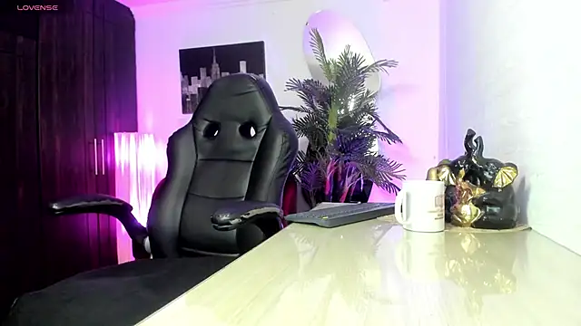 Snapshot of Amaia_Bushida chatting on September 30, 2025, 2:23 pm Amaia Bushida online show from September 30, 2025, 2:23 pm